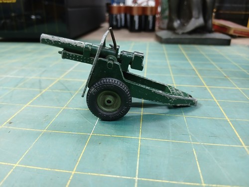 Vintage britains 25lb pounder - vintage,