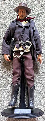 Sideshow figure clint - sideshow,