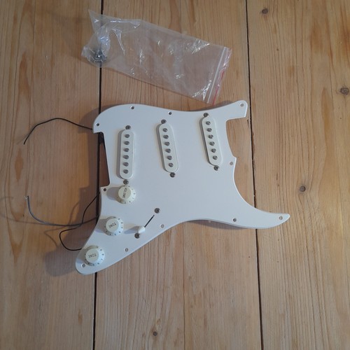 Squier strat style - ,