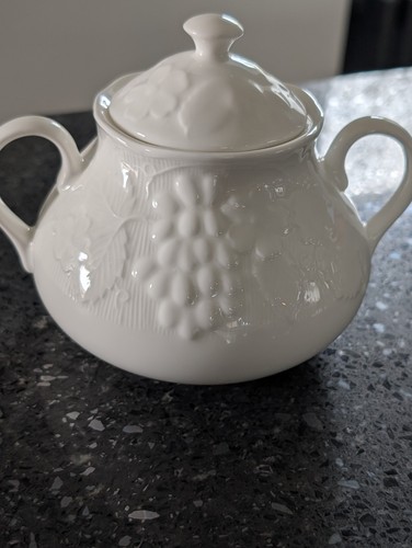 Wedgwood strawberry vine - &,