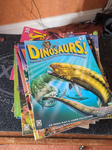 Dinosaurs discover the - dinosaurs!,
