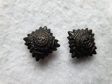 BRITISH ARMY BLACKENED BRASS RANK PIPS RIFLE REGIMENT BADGE. 30MM