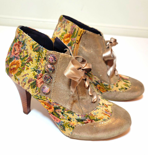 Poetic licence betseys buttons - poetic,