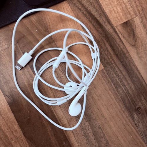Apple wired ear earphones - in-ear,