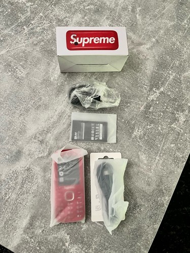 Supreme collectible blu - supreme,