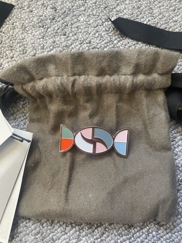 Roland mouret pin badge brooch - roland,
