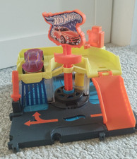 Hot Wheels City Downtown Express Car Wash Playset and one Car Included