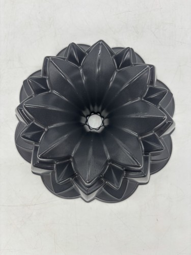 Nordic ware flower shape bundt - nordic,