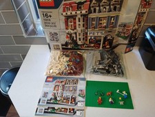 LEGO Creator Expert 10218 Pet Shop  100% Complete see pics and read