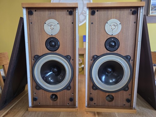 Bowers and wilkins dm4 - wilkins, b&w