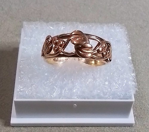 Stunning 9ct yellow gold - 9ct,