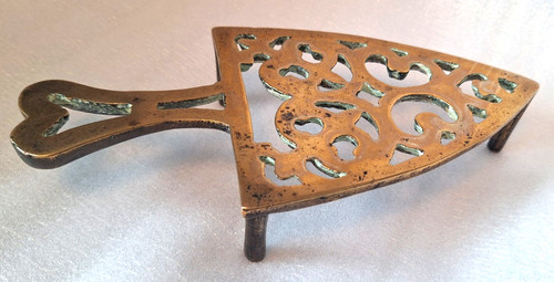 Victorian brass trivet solid - brass,