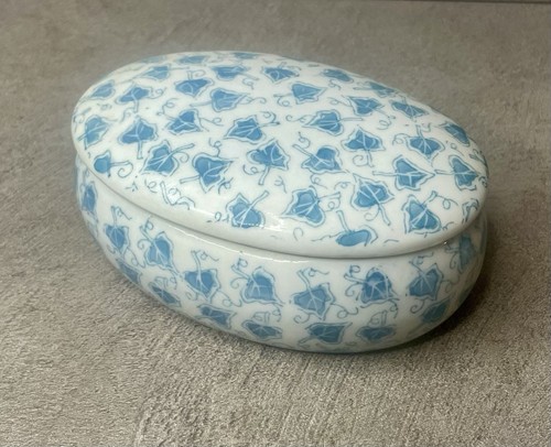 Vintage trinket box - trinket, blue