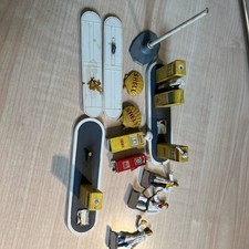 Vintage Dinky Toys Shell Petrol Station Pump Models & 3 Attendants- spares only