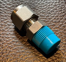 1 Swagelok 400/R-405 Tube Fitting FNSP 3/8 in. Tube OD x 1/4 in. MNPT M-600-1-4