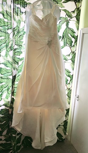 Venus wedding dress size 14 - venus,