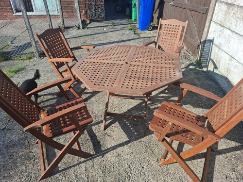 Wooden garden furniture - , table