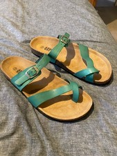 oxygen sandals toepost