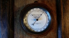 1942 VINTAGE WWII MET OFFICE MARK II ANEROID BAROMETER - WILSON WARDEN LONDON