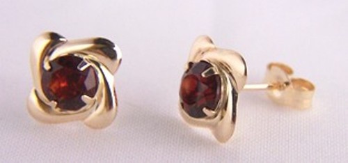 9ct real gold garnet - 9ct,