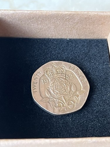 Extremely rare 1982 20p coin - extremely,