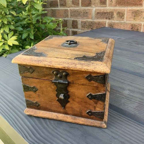 Small rustic hinged wooden box - hinged,