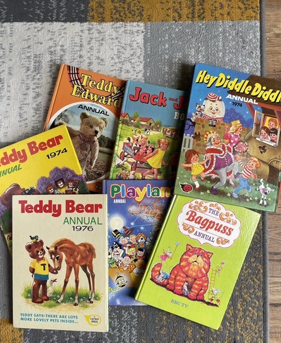 Selection vintage annuals - a,