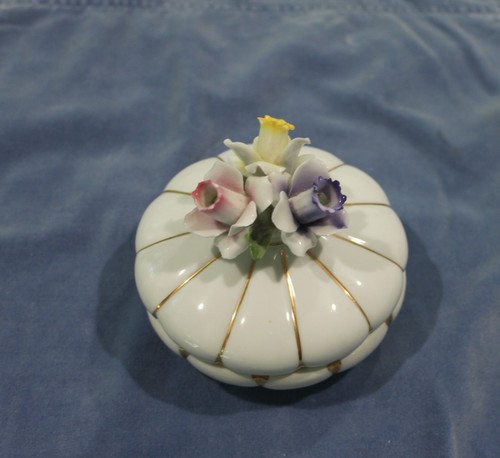 Vintage small white porcelain - white,