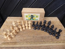 Vintage HP Gibson Wooden Chess Set + box .9.3cm tall King /8cm Queen /4.8cm Pawn
