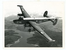 Photograph of Avro Shackleton MR.3 WR989 / K in Flight c.1960s 201 Sqn