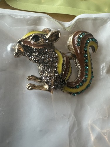 Brooches costume jewelry - 3,