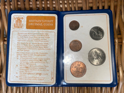 Britains first decimal - britains,