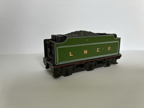 Hornby b17 tender - b17,