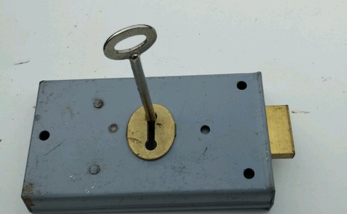 Vintage rim door lock - 💞,