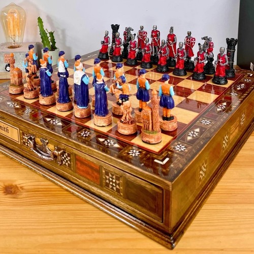 Crusaders chess sets hand - crusaders,