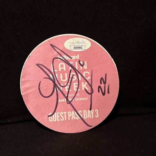 Maluma signed autograph - maluma,