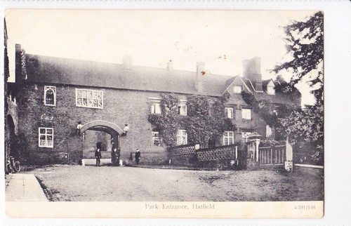 Hatfield park entrance - hatfield,