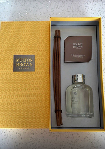 Molton brown london lemon - brown,