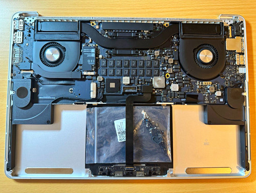 A1398 macbook pro 16gb r9 - pro,