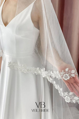 Bridal veil with glitter