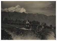 India, Srinagar, Aquaplane on