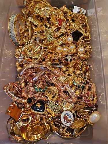 Pound gold tone mostly - pound,