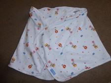 Gro swaddle in white with teddies