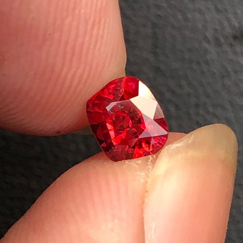 Carat natural cushion cut - 0.71,