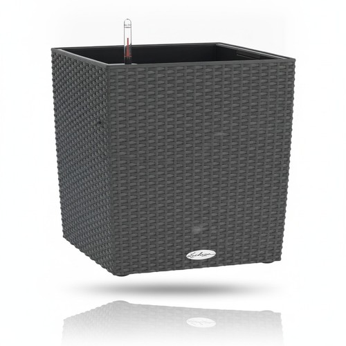 Self watering planter - self,