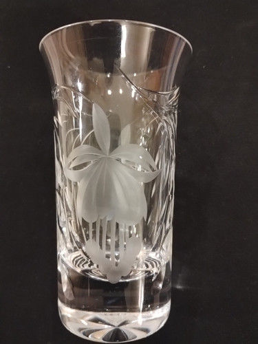 Fuchsia crystal vase