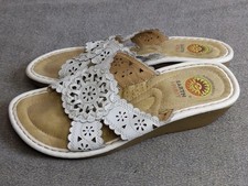 Earth Spirit Shoes Womens Size 7.5 Wedge Sandal Comfort Biodegradable Cutout