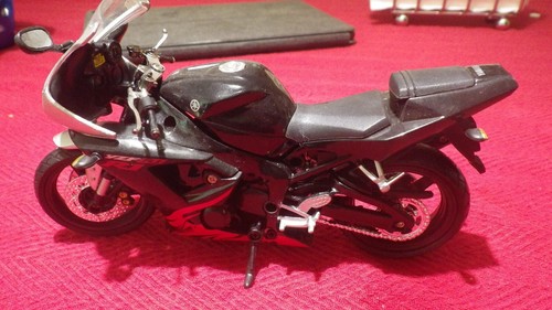 Yamaha yzf racing model - racing,