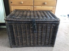 ???EXTRA LARGE QUALITY BROWN WICKER STORAGE BASKET WITH HINGED LID??