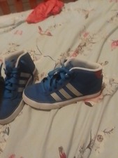 adidas Trainers Boys Size Uk 3 Very good Condition